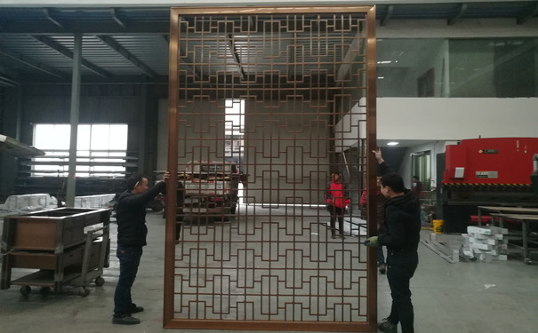 河南鑫馬不銹鋼制作的古典中式玫瑰金不銹鋼屏風 河南鑫馬不銹鋼制作的古典中式玫瑰金不銹鋼屏風